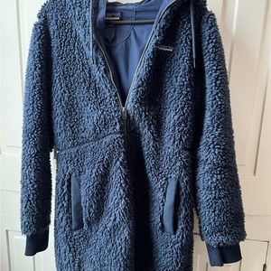 Discontinued Patagonia Dusty Mesa Parka Jacket in Navy